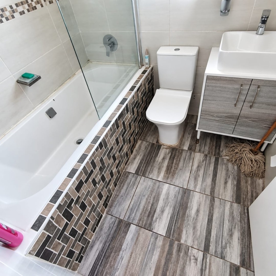2 Bedroom Property for Sale in Beacon Bay Eastern Cape
